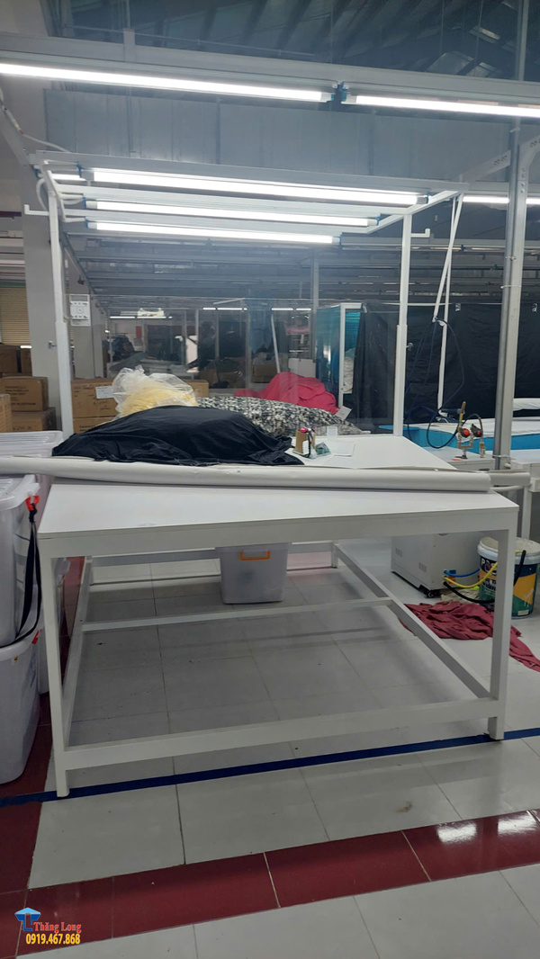 Bàn kiểm hàng QC , may mặc chất lượng, bảo hành lâu dài