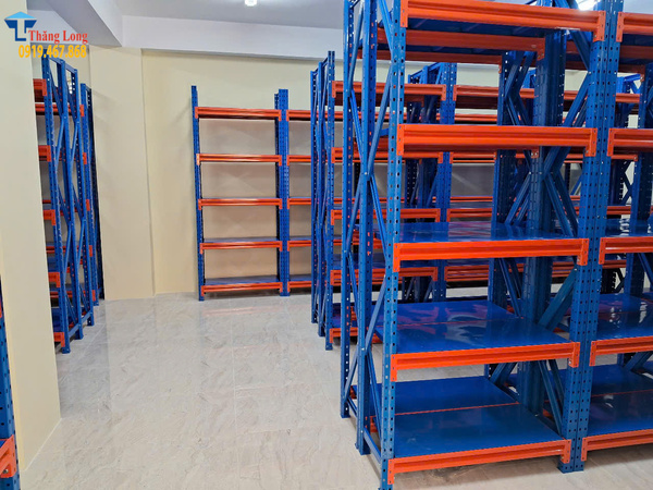 Cách bố trí kệ trung tải 5 tầng tối ưu diện tích kho