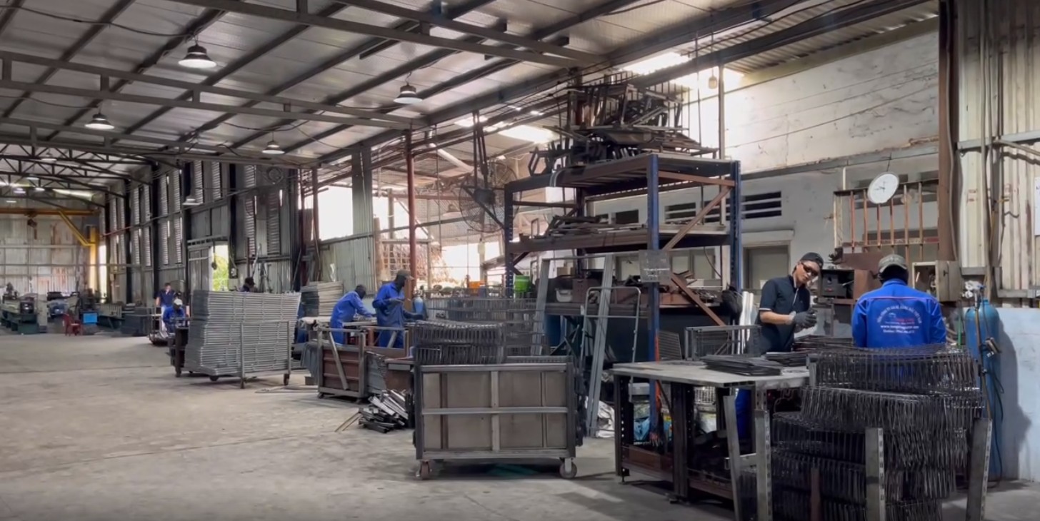 Dây chuyền sơn tĩnh điện hiện đại đạt tiêu chuẩn quốc tế tại Giá kệ Thăng Long