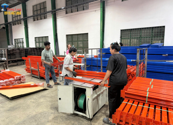 Dịch vụ làm kệ sắt theo yêu cầu TP. HCM