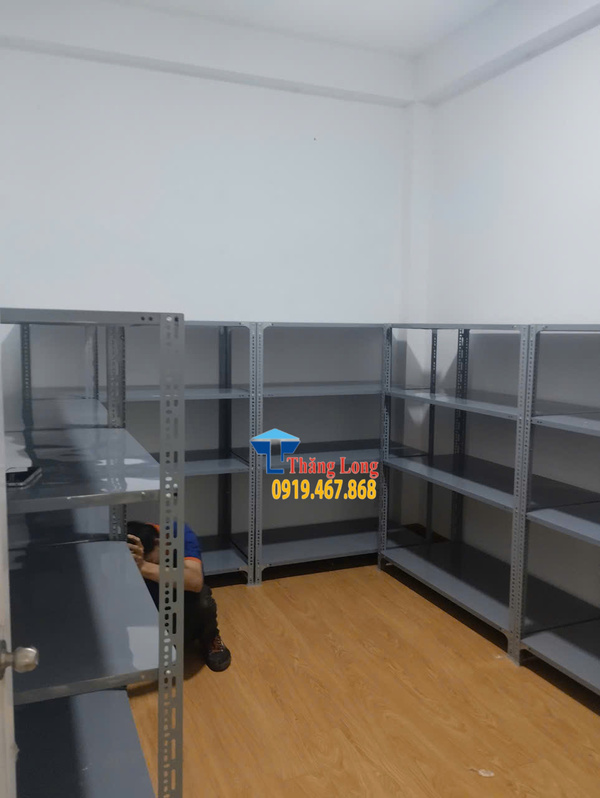 Lắp đặt kệ sắt v lỗ tại Cầu Kho - Quận 1 