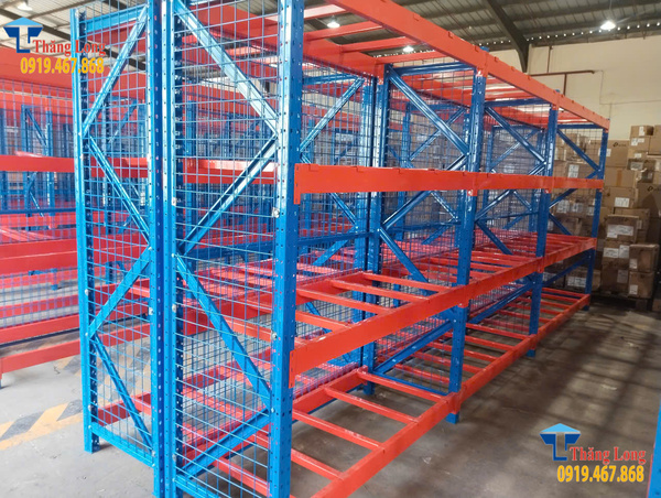 Dự án lắp đặt kệ trung tải 300kg có lưới chắn hồi tại Tân Phú - TP. HCM