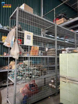 Cung cấp và lắp đặt kệ sắt v lỗ có lưới chắn hồi giá tốt