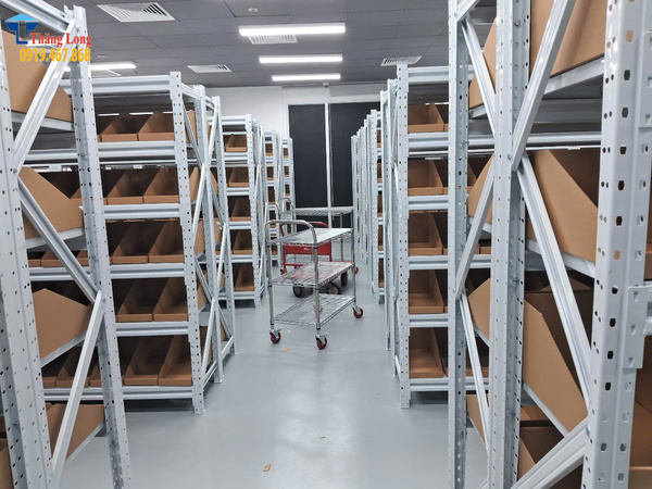 Dự án lắp kệ trung tải màu trắng cho kho công ty điện thoại OPPO