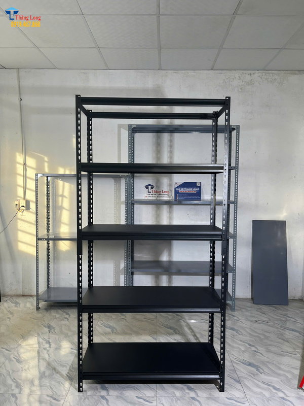 So sánh kệ v lỗ và kệ v gài: Đâu là lựa chọn phù hợp cho kho hàng? So sánh kệ v lỗ và kệ v gài: Đâu là lựa chọn phù hợp cho kho hàng?