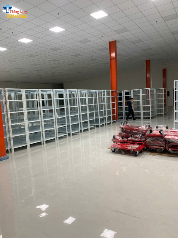 Lắp đặt kệ sắt v lỗ kết hợp kệ trung tải cho tập đoàn CT Group