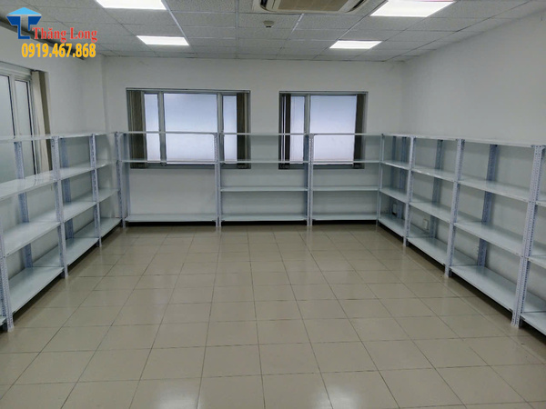 Lắp đặt kệ v lỗ cho kho hàng tại Tân Bình