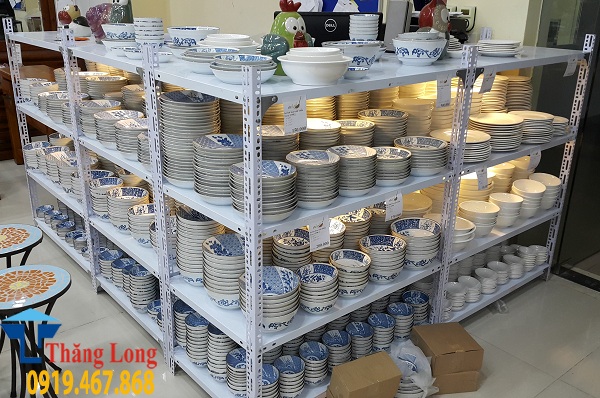 Kệ trưng bày đồ gốm sứ sang trọng