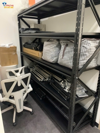 Kệ trung tải màu đen chất lượng, giá tốt, lắp đặt tận nơi