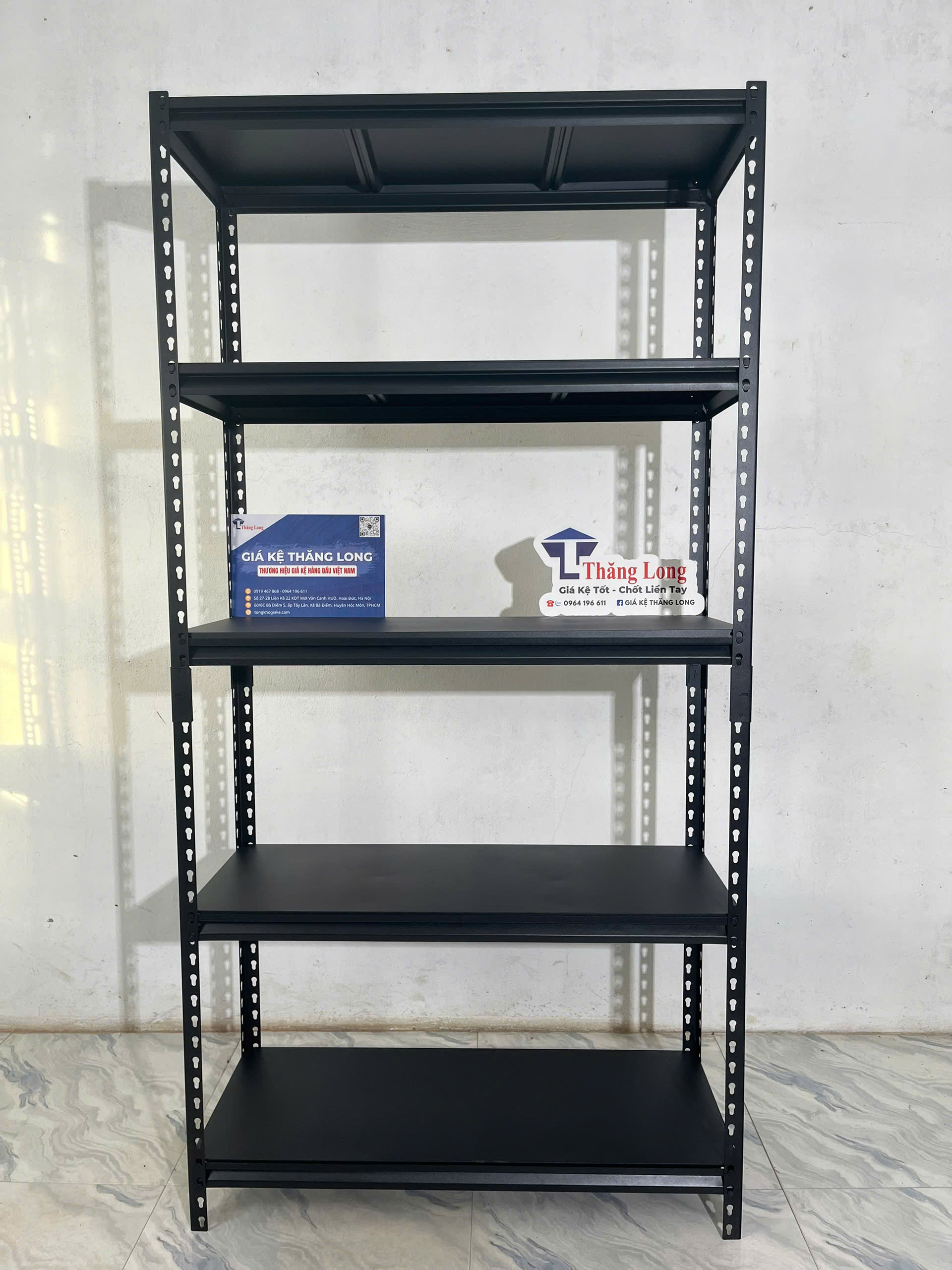 Tổng hợp các mẫu kệ trưng bày kim khí bền, thẩm mỹ, giá tốt