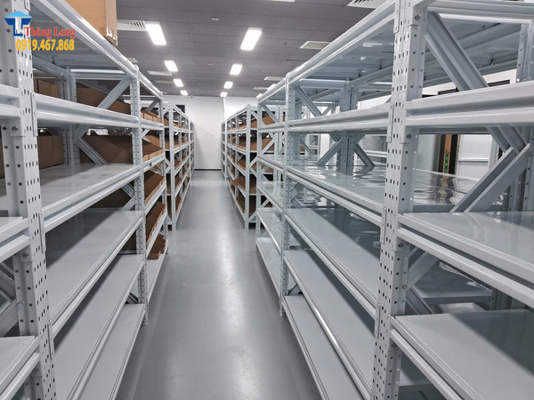 Vì sao sơn tĩnh điện giúp tăng độ bền cho giá kệ kho nhà xưởng?